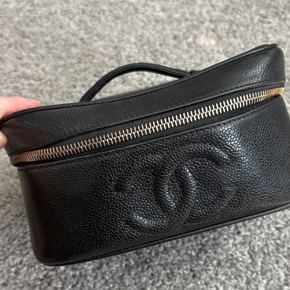 CHANEL vintage caviar vanity